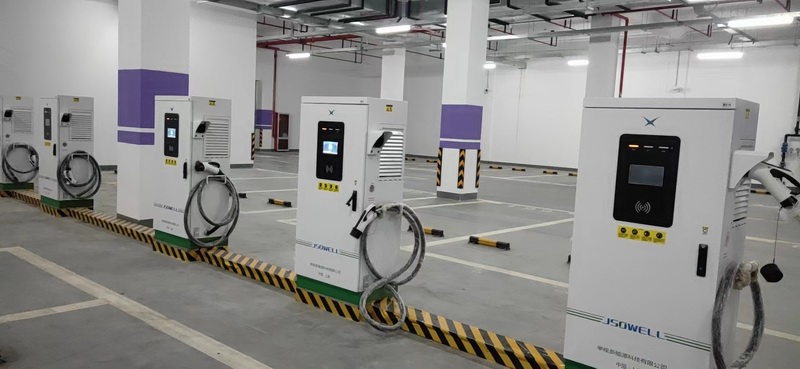 电动汽车新能源欧标充电桩主要包括交流充电桩(EVSE,ElectricVehicleSupplyEquipment)和直流充电桩两大类